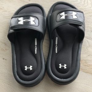 Size 11 Under Armour slides